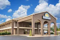 Days Inn by Wyndham Demopolis - Parkplatz