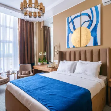 Lido Central Hotel Hotels near Yul Brynner Monument