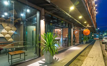 斯里蘇桑特廣場飯店