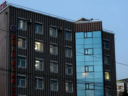 Zolo Hotel Отели рядом с достопримечательностью «Монгольский национальный исторический музей»