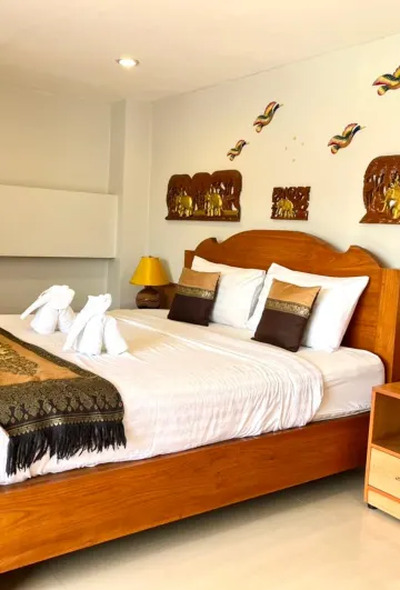 ห้องดีลักซ์ เตียงใหญ่ 1 เตียง