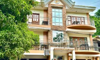 Buena's Haven Travelodge - Housity