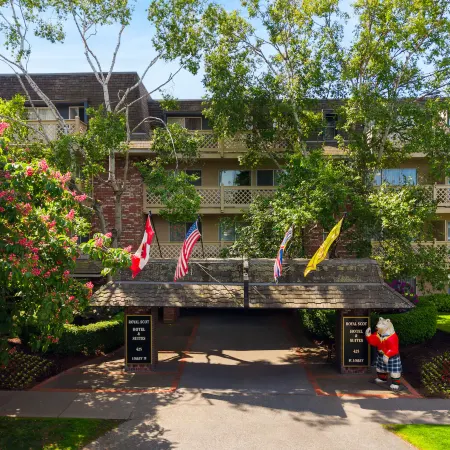 Royal Scot Hotel & Suites