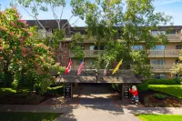 Royal Scot Hotel & Suites