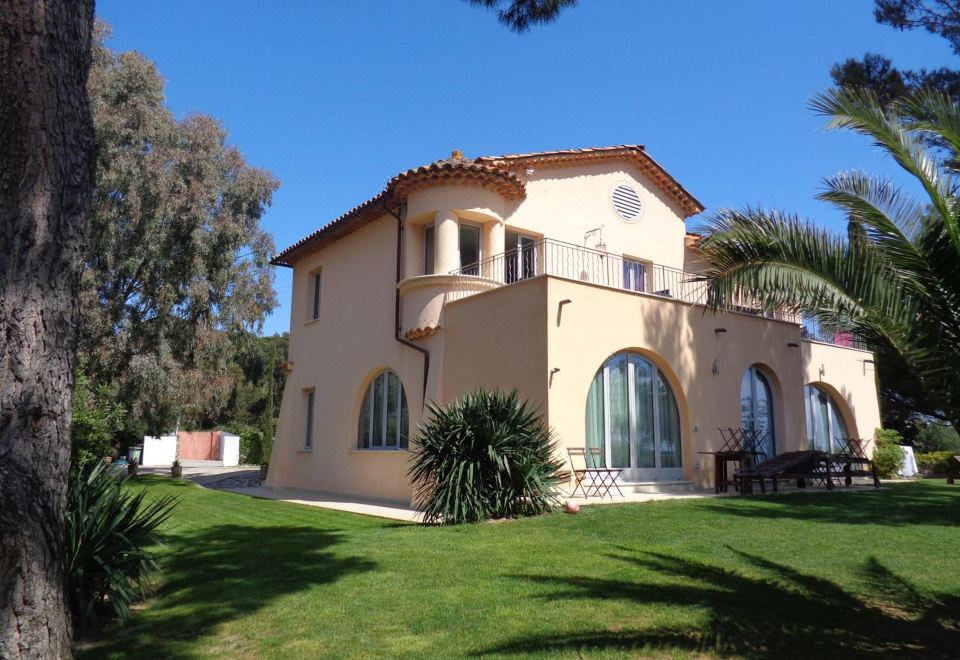 Villa Angelina Garden - Housity