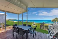 Blue Lagoon Beach Resort - 3-Star