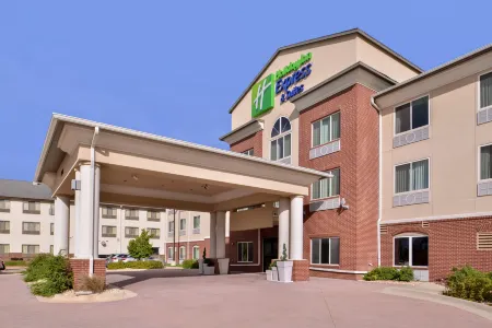 Holiday Inn Express & Suites Emporia Northwest