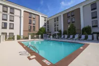 Holiday Inn Express Burlington Hotels in Elon