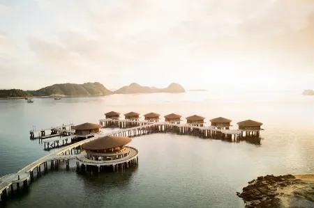 TA’AKTANA, a Luxury Collection Resort & Spa, Labuan Bajo Отели рядом с достопримечательностью «Labuan Square»