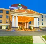 Holiday Inn Express & Suites Fulton