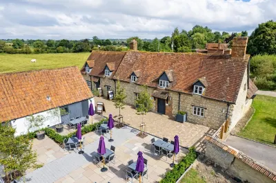 The Dinton Hermit Hotels near Mead Open Farm