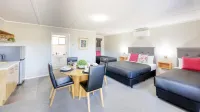 โรงแรม Deniliquin - ที่มีที่จอดรถ