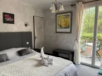 Lou pèbre d'aï Hotels in Signes