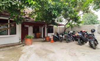 RedDoorz Near Universitas Pamulang