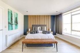 老倉庫伊利酒店