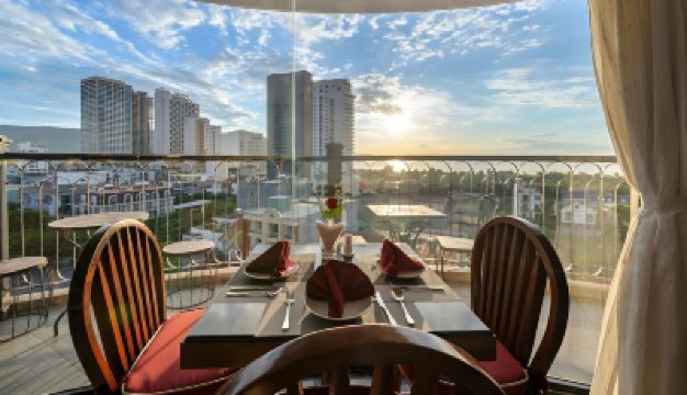 Restaurant Hotel Del Luna Photo