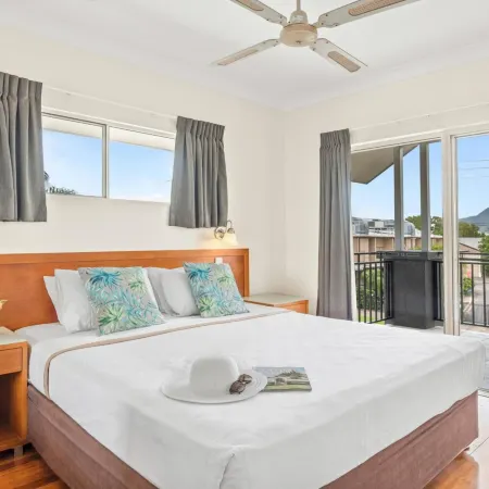 Bay Village Tropical Retreat & Apartments