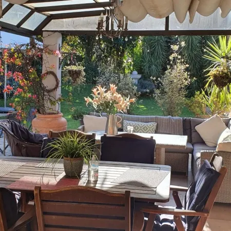 PepperTree Guest House & Apartments Отели рядом с достопримечательностью «Ривония»