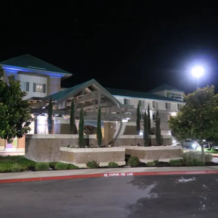 Holiday Inn Express & Suites ELK GROVE CENTRAL - HWY 99 by IHG