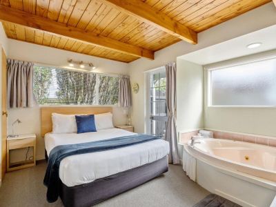 Cottage Mews Motel