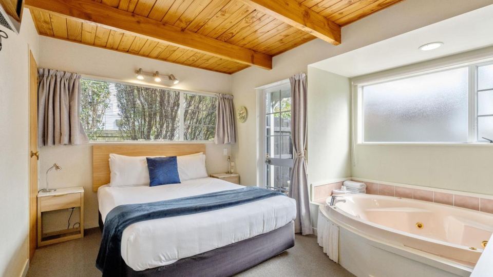 Cottage Mews Motel