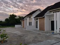Rumah Bandara SkyNest - RGH 10 Hotels in Katapiang