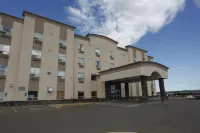Pomeroy Inn and Suites Dawson Creek