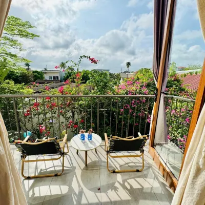 Mini Studio with Huge Balcony โรงแรมใกล้หมู่บ้านวีดา