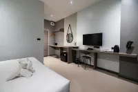 Ysw Hotel Lopburi - Mountain view
