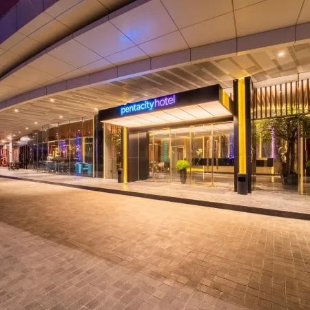 Pentacity Hotel Balikpapan Отели рядом с достопримечательностью «Парк Бекапай»
