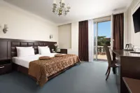 Carat Hotel - خدمة نقل من وإلى المطار