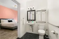 The Iris Motel - parking