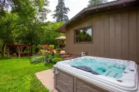 Lantern Light Inn - Romantic Getaway - parking
