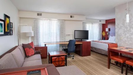 Residence Inn Rockford Отели рядом с достопримечательностью «Swanson Park»