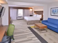 Holiday Inn Express & Suites INDIANAPOLIS DTN-CONV CTR AREA by IHG Hotels near Monument Circle