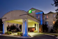 Holiday Inn Express & Suites Kinston Các khách sạn gần Css Neuse Civil War Interpretive Center