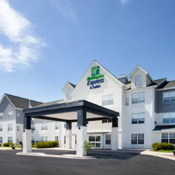 Holiday Inn Express & Suites PORT WASHINGTON by IHG