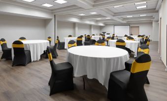 Days Inn & Suites by Wyndham Albany