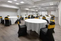 Days Inn & Suites by Wyndham Albany