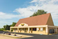 Super 8 by Wyndham Asheville Airport Отели в г. Флетчер