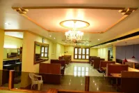 Hotel Chembiyan - Parkplatz