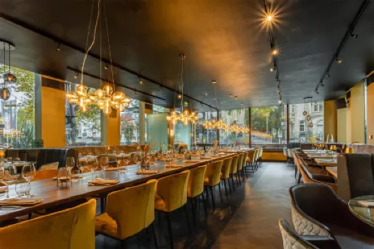 โรงแรมลีฟวิ่ง คานซ์เลอร์