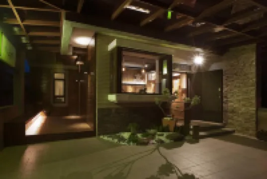 สปริง ทรี บี แอนด์ บี