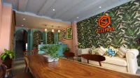 Sleepbox Hostel Phu Quoc - Bed and Breakfasts