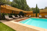 Logis la Bastide de Grignan Hotel & Restaurant "La Chênaie" - Pools