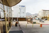 Gold Star Hotel - parking