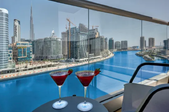 Royal Continental Suites Business Bay - Deluxe Apartments