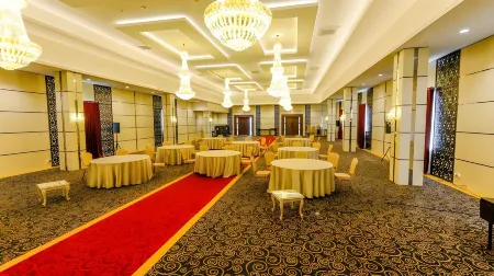 Gino Feruci Cianjur Отели рядом с достопримечательностью «Alun-Alun Cianjur»