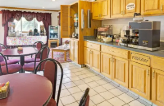Super 8 by Wyndham Canonsburg/Pittsburgh Area