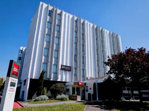 Ibis Lyon Est Bron